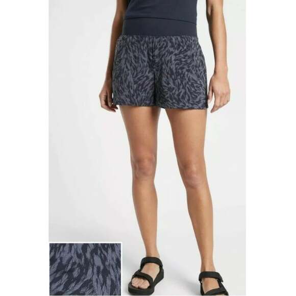 Athleta Pants - Athleta Women's Lynx Navy Trekkie North Printed Athletic Shorts Size 0